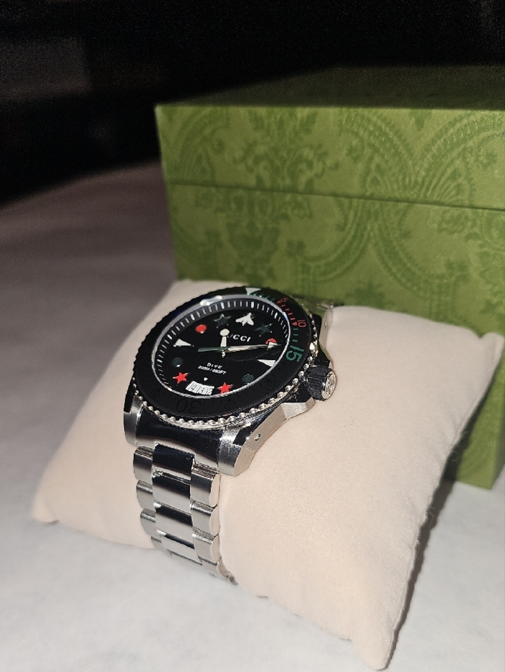 Gucci Black Dial Dive Watch with Red Accents - Picture 3 of 6